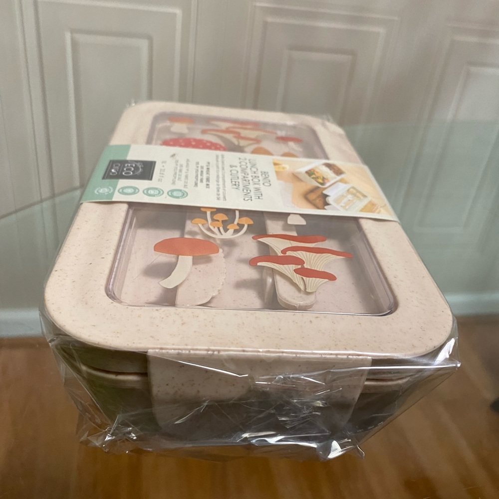 - Brand New Bento  Lunch Box With 2 Components & Cutlery .